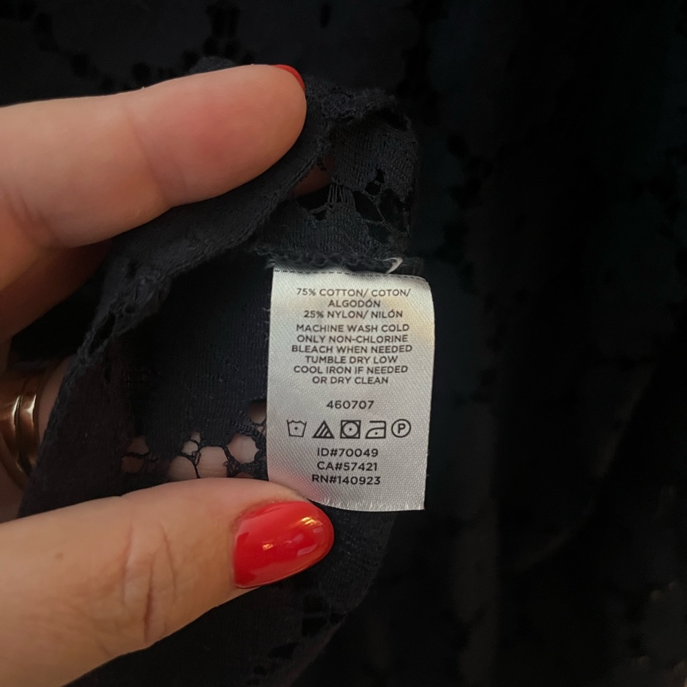 LOFT Navy Lace blouse ๐ - Picture 4 of 6